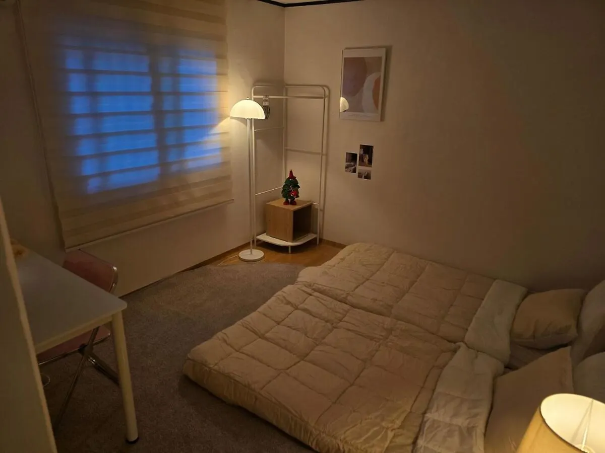 Apartment # Itaewon 10 Minutes On Foot # Hangangjin Station 3 Minutes # Hannam Hot Place # Private Room 3 Person Single 2 Seoul South Korea