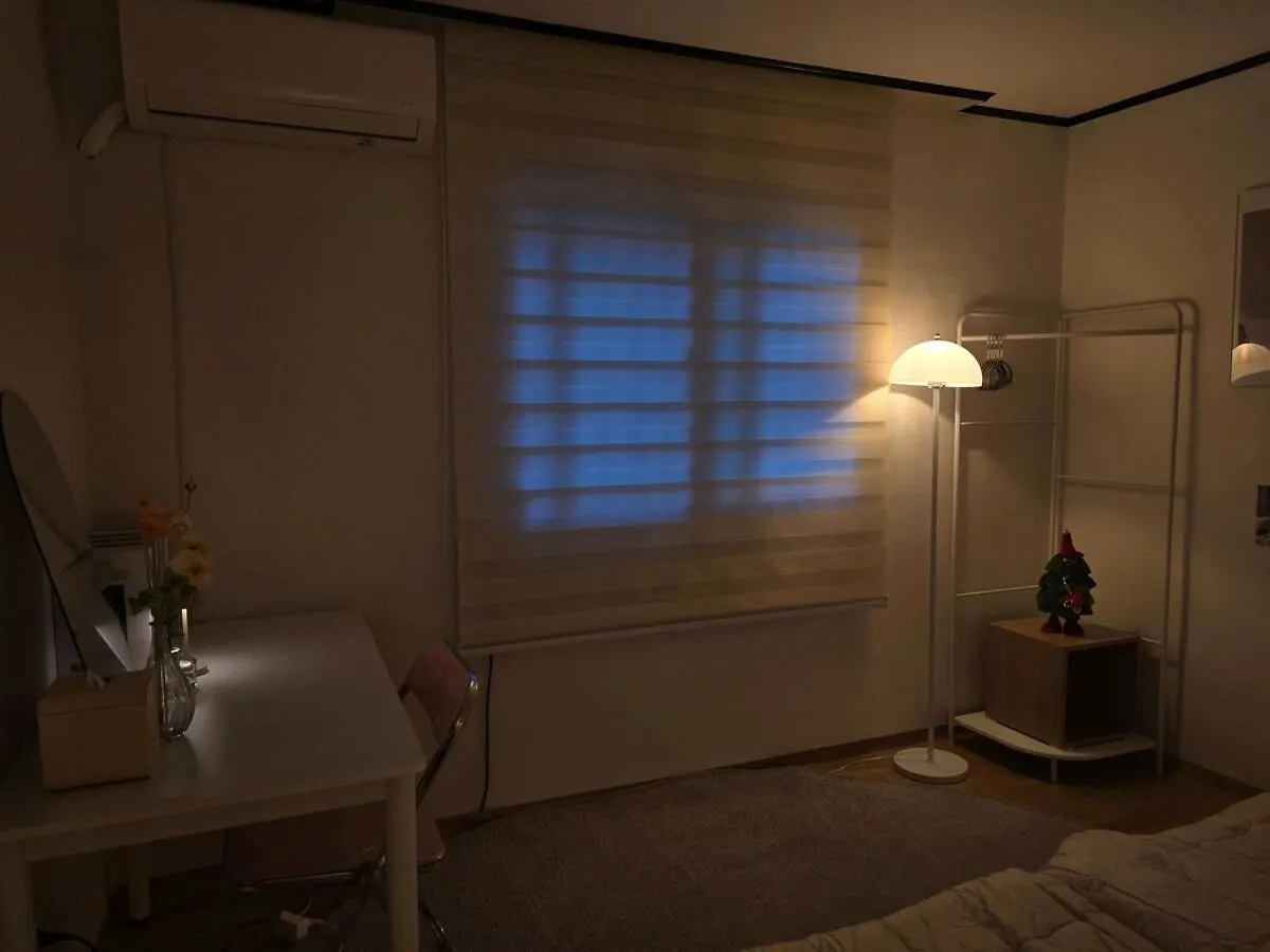# Itaewon 10 Minutes On Foot # Hangangjin Station 3 Minutes # Hannam Hot Place # Private Room 3 Person Single 2 Seoul