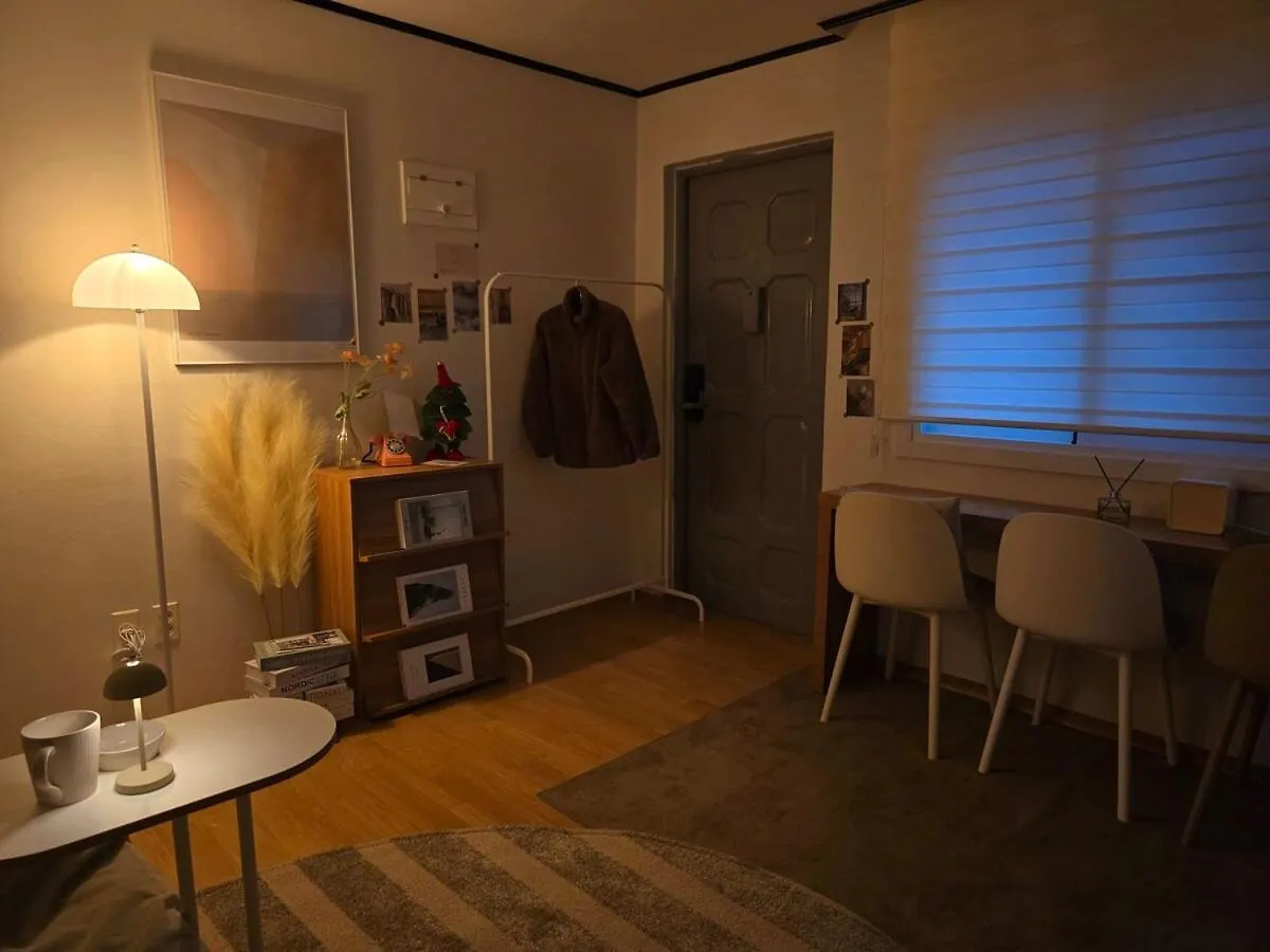 # Itaewon 10 Minutes On Foot # Hangangjin Station 3 Minutes # Hannam Hot Place # Private Room 3 Person Single 2 Seoul